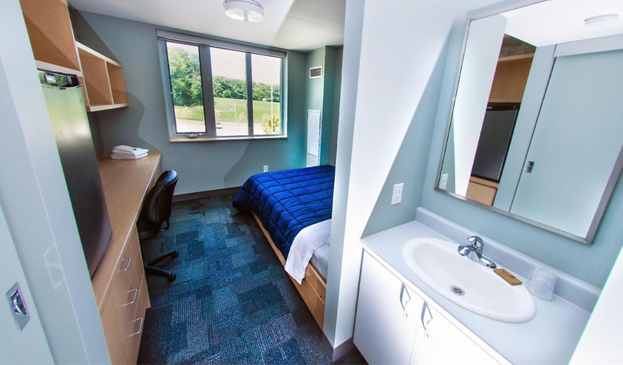 אוריליה Lakehead University Residence And Conference Centre מראה חיצוני תמונה